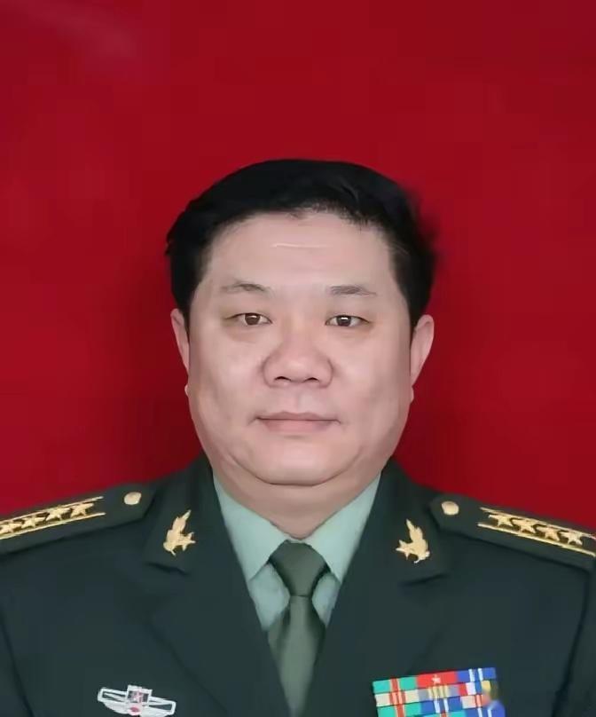 1985年，老山敢死队队长孙兆群在冲锋前，跟52个兄弟砸下了一句话：谁活着，谁就