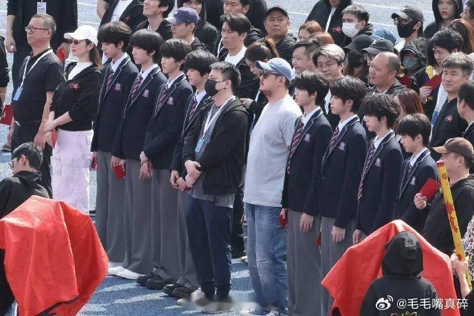 我们的少年时代2的开机应援TF四代我们的少年时代2开机站位图 