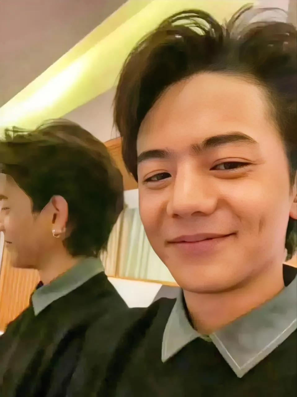 唉，曾经的他也油腻了