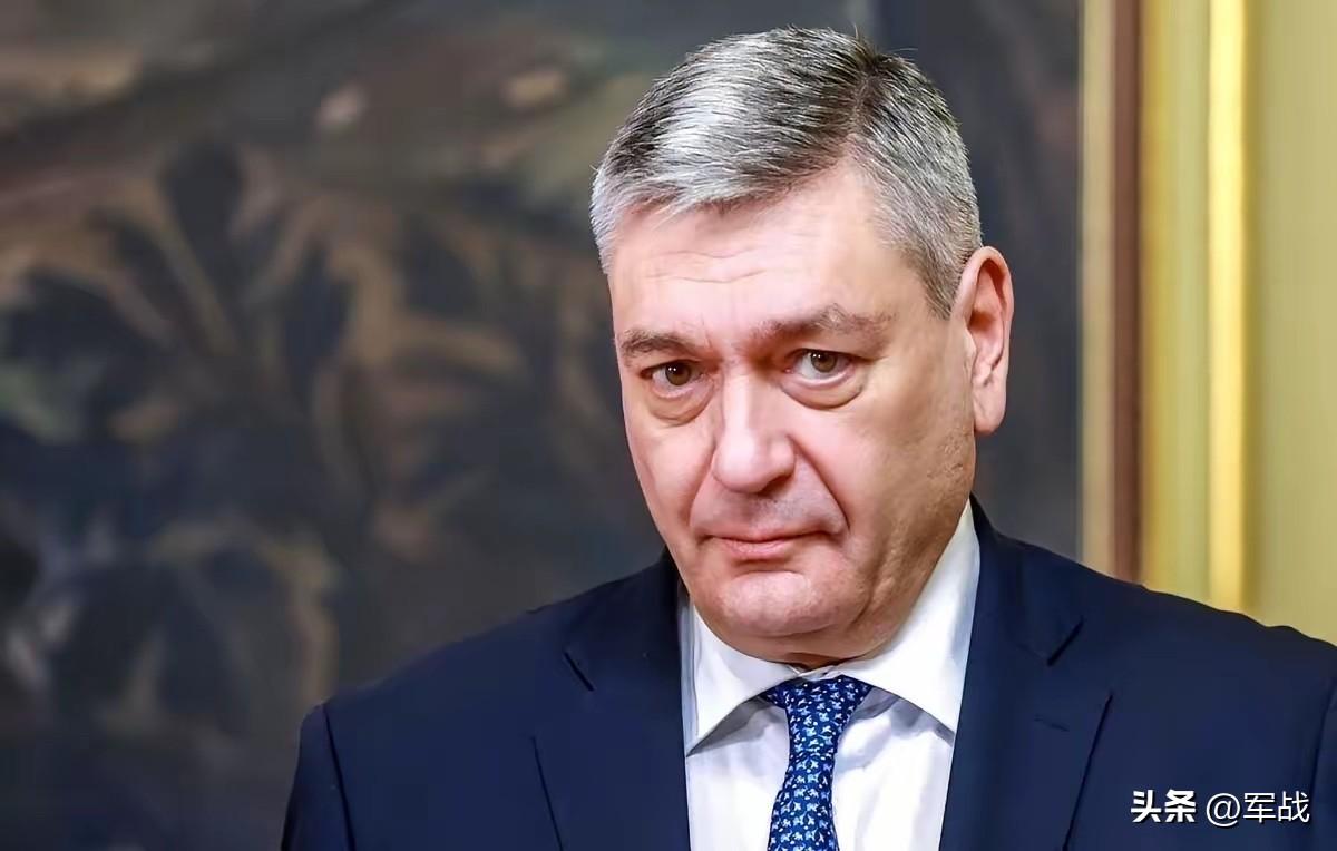 七国集团攒了个局，说要给俄罗斯的石油，强行定个价。
潜台词很明白：你的东西，我买