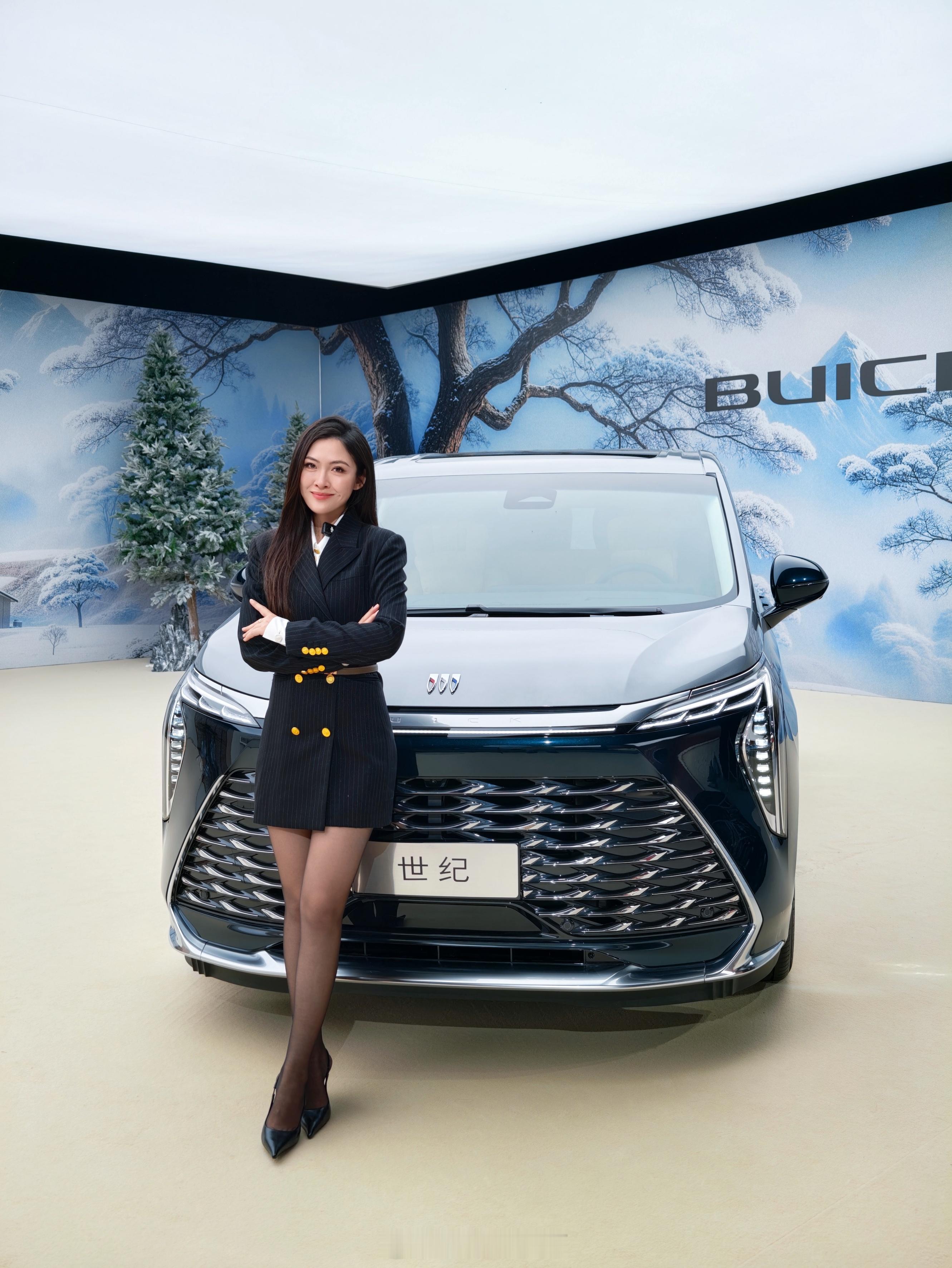 昨天拍别克世纪4座版的时候，系统给我推那年今日的照片，正好是六年前拍GL8艾维亚