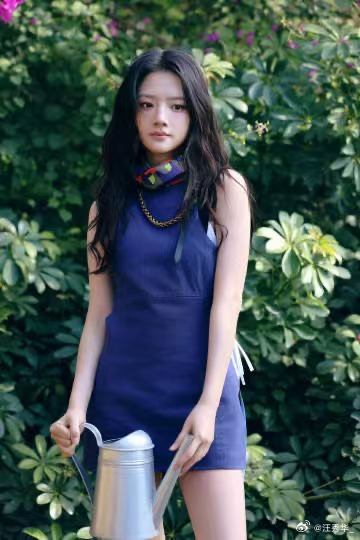 任敏扛住行车记录仪镜头一个不经意的探头动作，在行车记录仪的镜头里显得格外真实，任