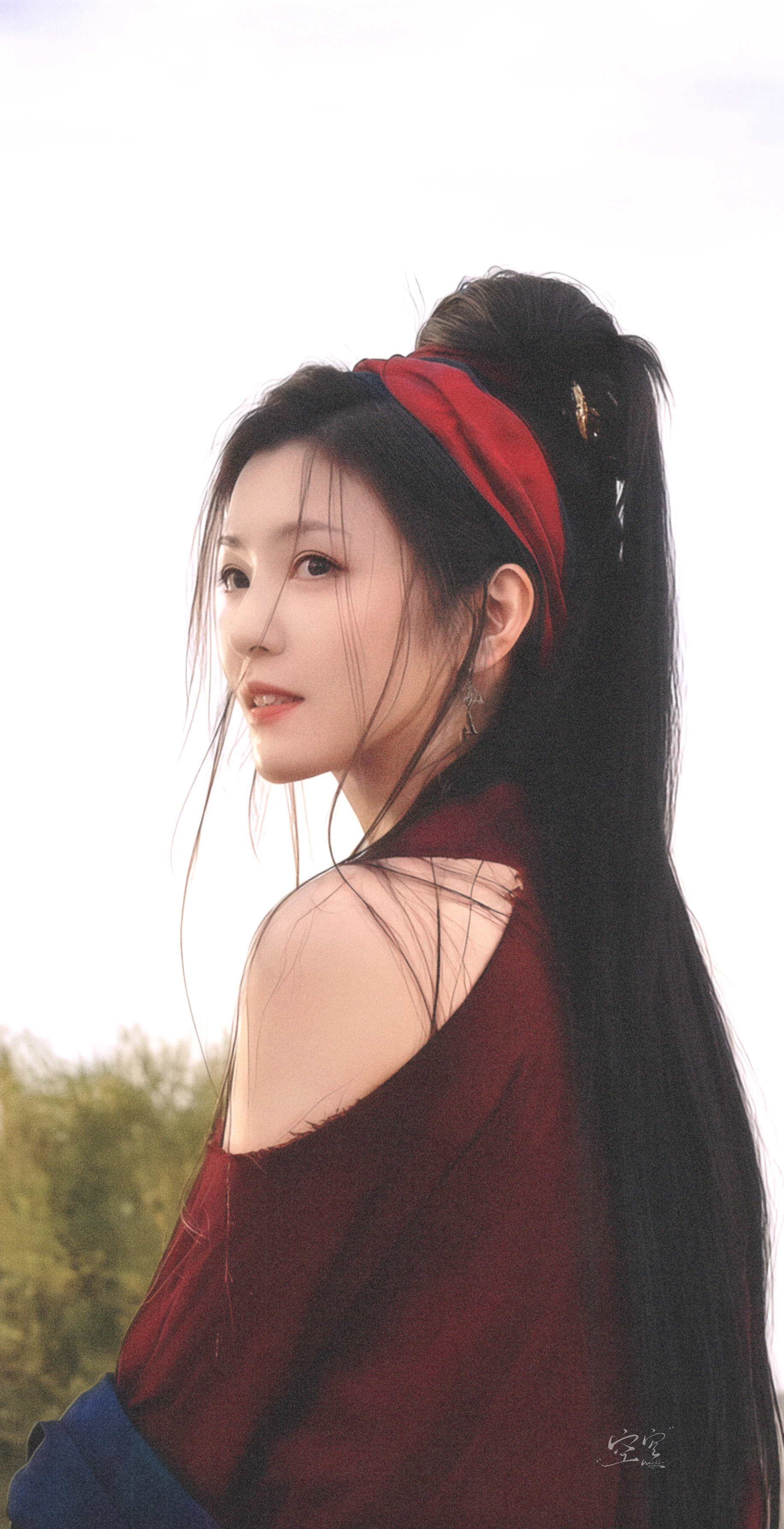 现在向你走来的是【一级演员】【全能花旦】【影视歌戏全面发展】【台形声表无一短板】