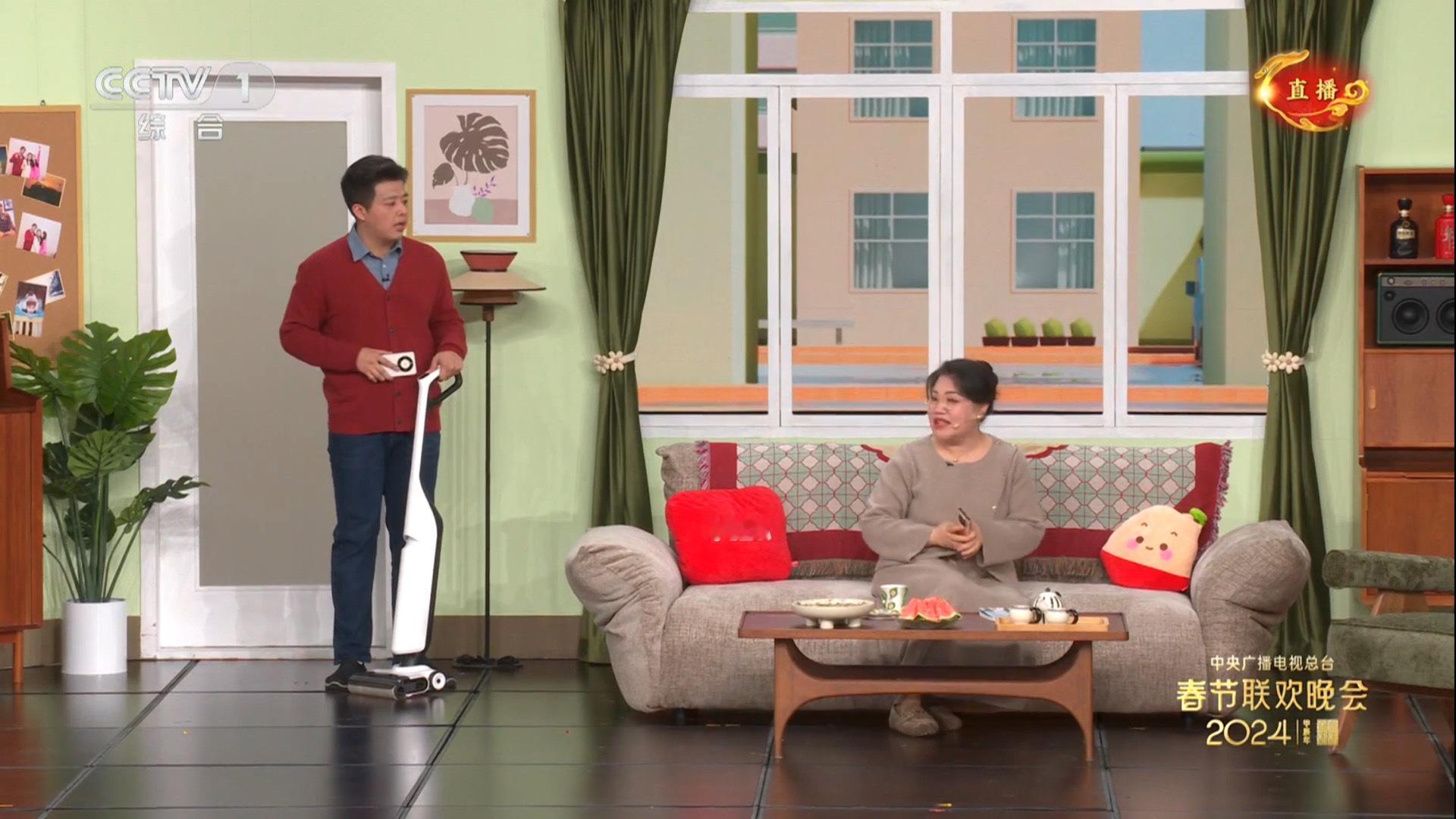 #春晚含华量# 华为的手机辨识度还是很高的，尤其是Mate60 Pro系列，正面