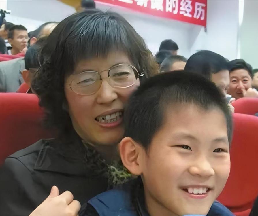 “国家的一大损失！”2000年，山东有一神童，短短的2天便念完小学，10岁那年参