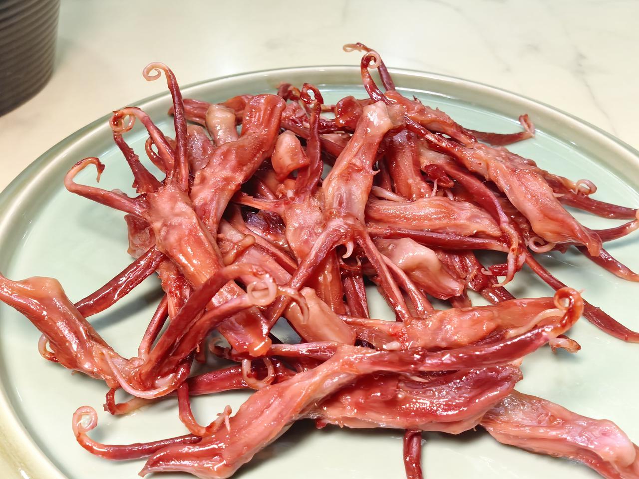 武汉热干面,都喜欢吃吗? 朋友们相聚叙雅小院品尝即将推出的新菜，滋补双龟汤，土茯