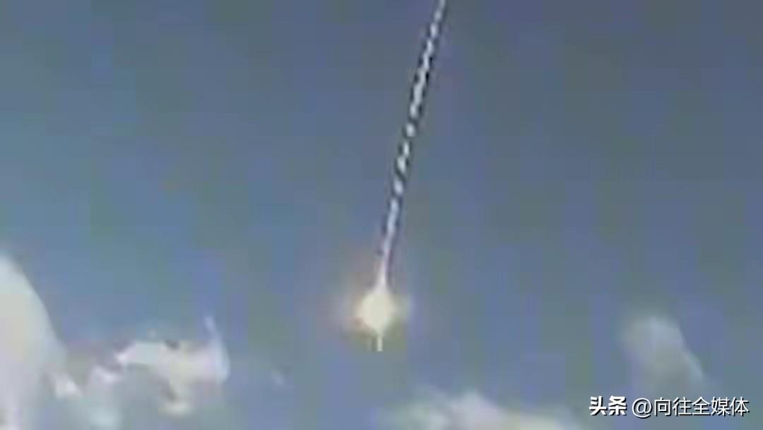 巨响震彻美国多州！白昼火球划破天际，残骸坠入五大湖
 
当地时间周二上午，美国俄