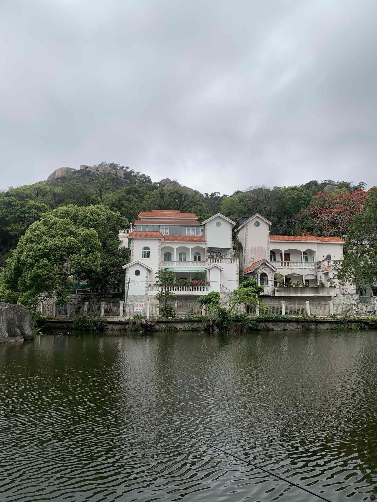 中国最具影响力的头部科技公司：
1 . 华为：通信基建与终端双王者，鸿蒙、盘古大