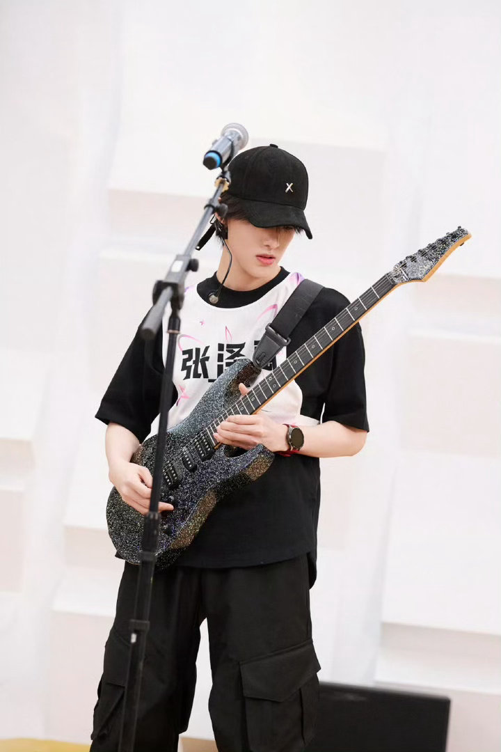 TOP登陆少年澳门演唱会彩排照来了，你最期待谁的舞台TOP彩排花絮照