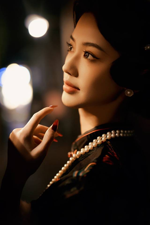 柔是东方骨，姿是心无拘。一袭旗袍，是东方女人写给自己的情书。一寸一褶...