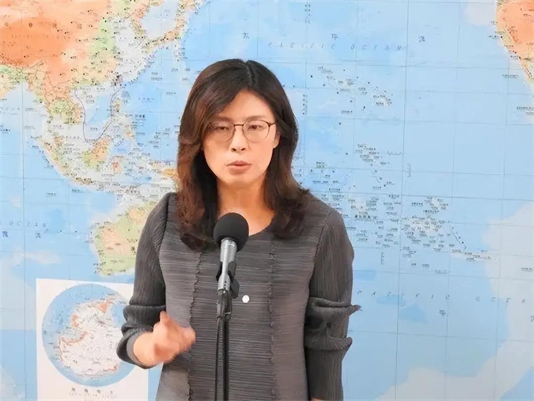 郑丽文到底是一个什么样的人呢？
我们可以从周玉琴和郑丽文的谈话中可以了解到她的真