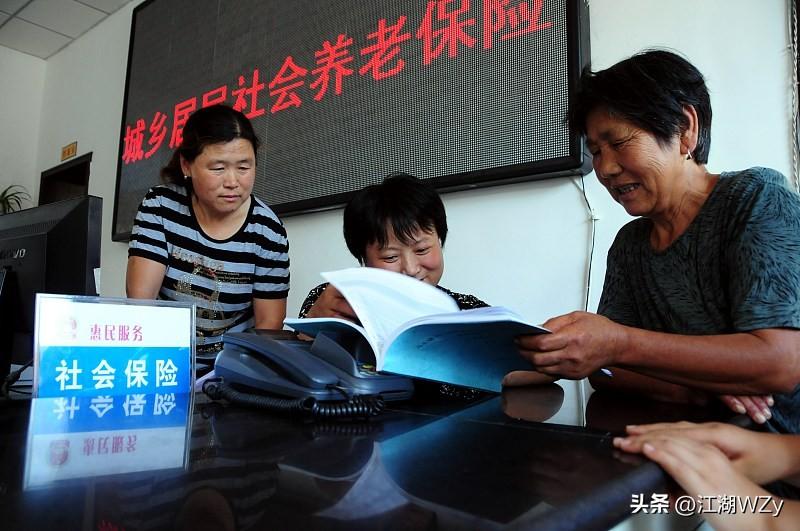 这几天，各地的城乡居民养老金，都在调整之中，有些省份，已经调整补发到位了。

对