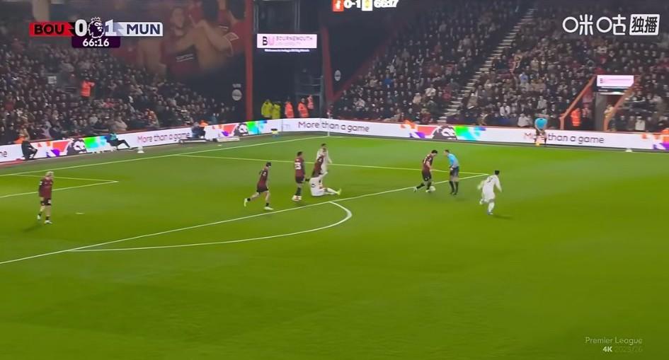 曼联下半时66分钟的本该获得的这个点球都没有吹，真的是天理难容！
现在连伯恩茅斯