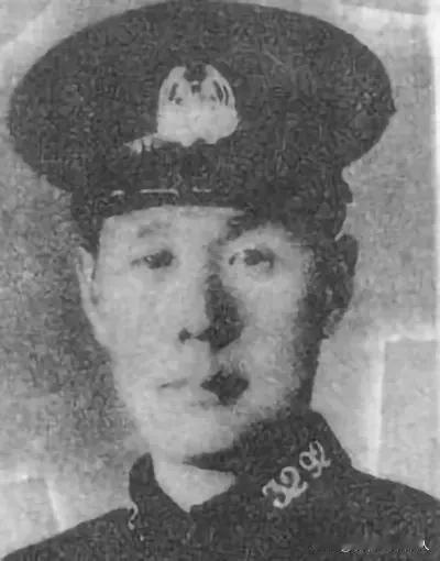 钱凤岐（1909～1949年），河北间县人。民国20年（1931年）考入上海公共