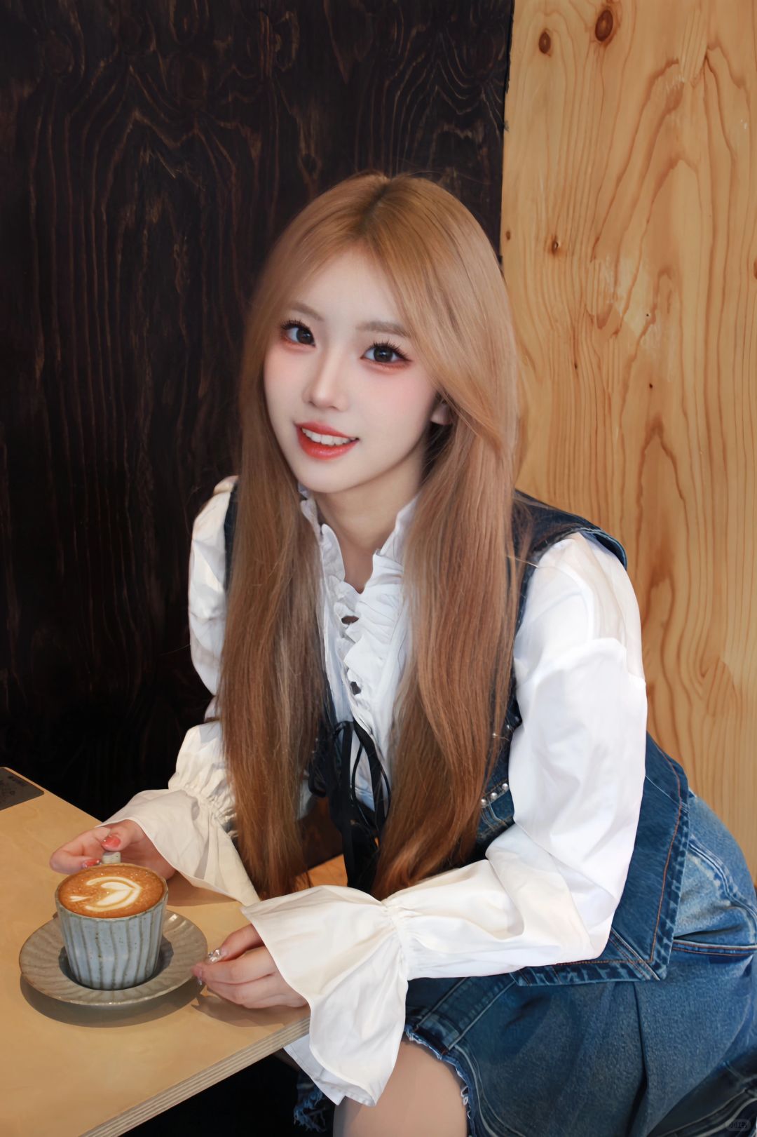 央美学姐ootd / 咖啡味的午后☕️