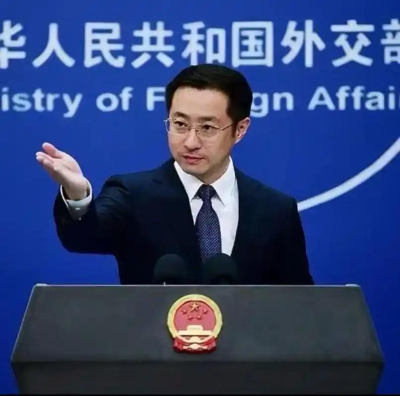 就在刚刚！
外交部发言人林剑回应了！
回应东海和南海大量部署！

中国海军和海警