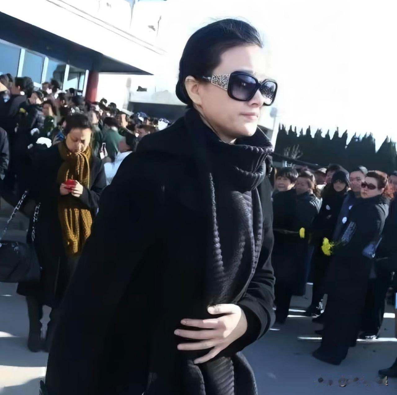 不管是什么场合，只要是她出现总会吸引众人的目光：气场这个东西的确是自带的，模仿不