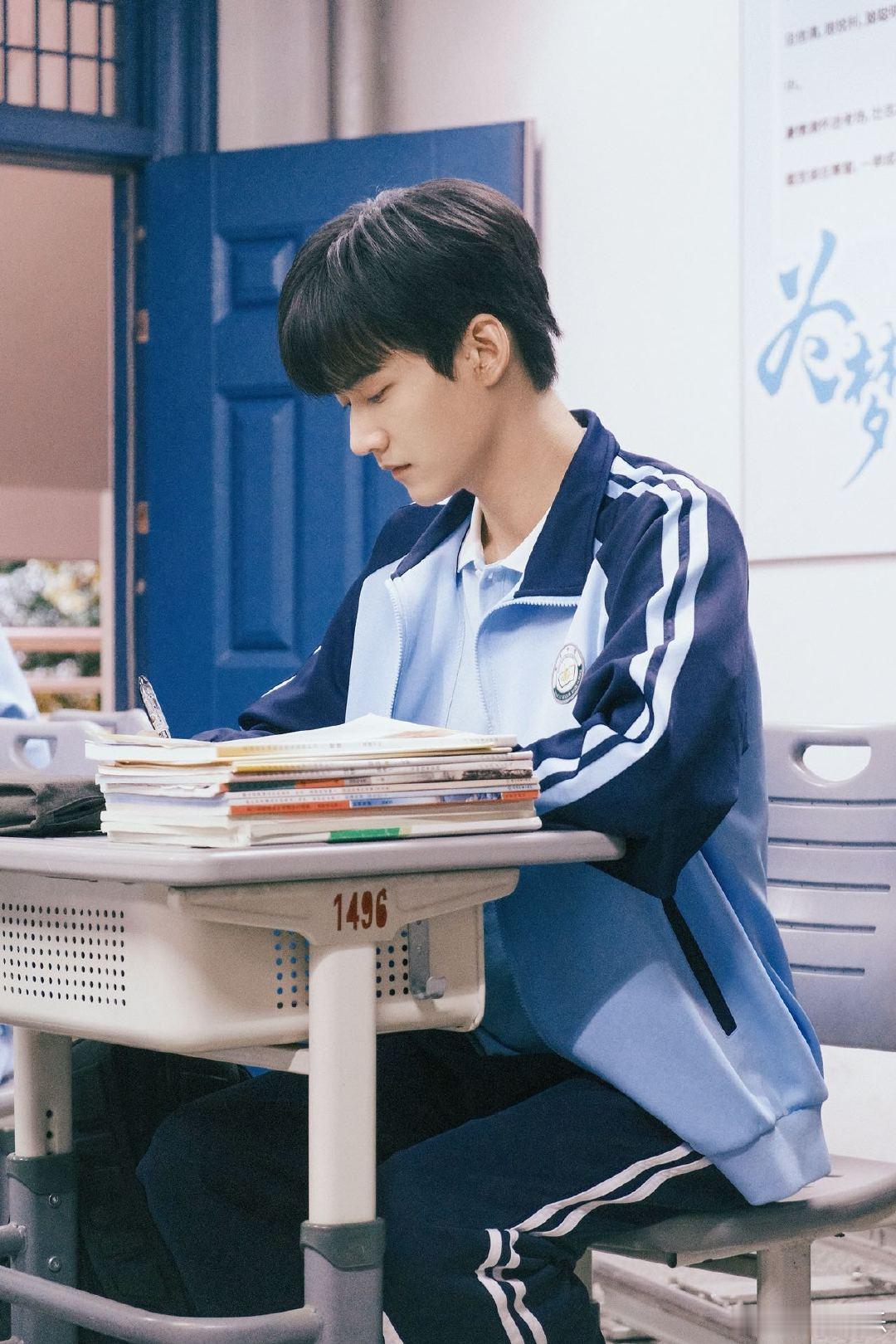 大雾中雾小雾周柯宇天选李雾 天选李雾非周柯宇莫属！“首付三万”的深情刻进细节，从