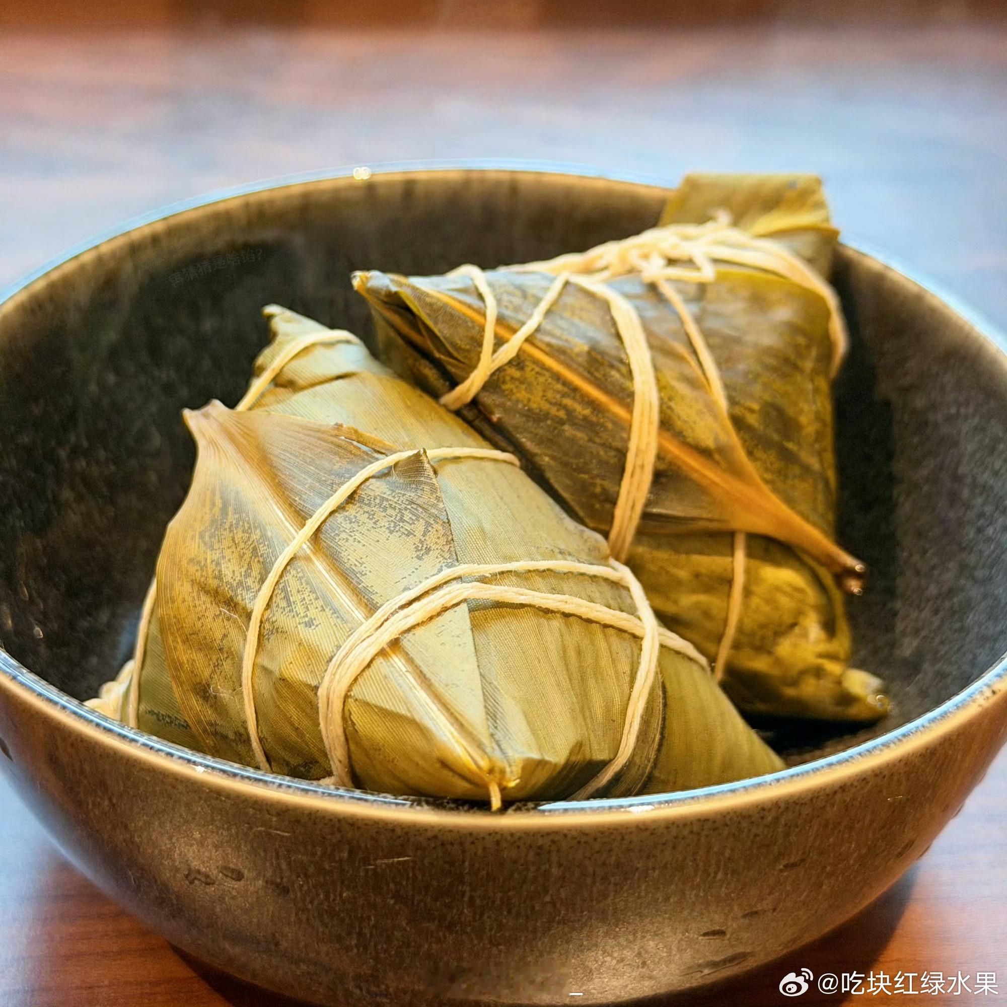 我去 田栩宁和梓渝今天都晒了粽子 有粉丝称这可能是同一种粽子这算不算很有默契田栩