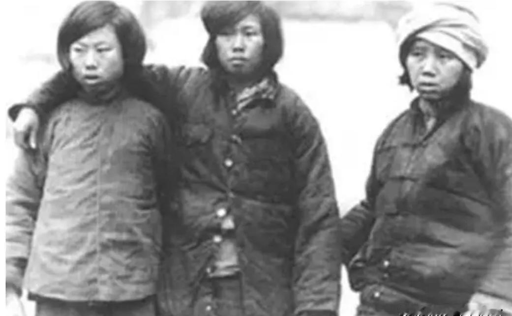 1937年，15岁漂亮女红军被敌人抓住，捆在行刑台，她挺胸抬头，闭上双眼。谁料，