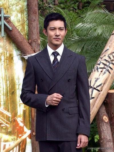 立威廉啊，曾经的偶像剧之星，那三部真的都是代表作。
《绿光》和《天国的嫁衣》，还