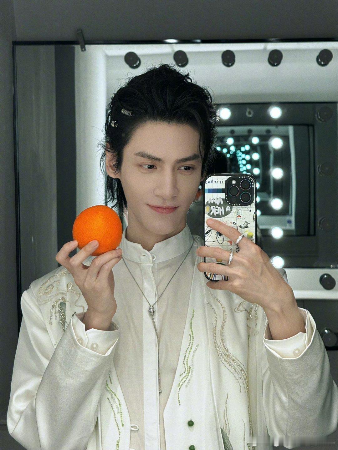 #罗云熙[超话]#将参加16号#你好星期六#的录制。 ​​​