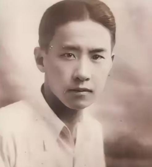 1934年，美女间谍把王亚樵引房间，她竟举起了手枪。可见惯了大风大浪的王亚樵并不