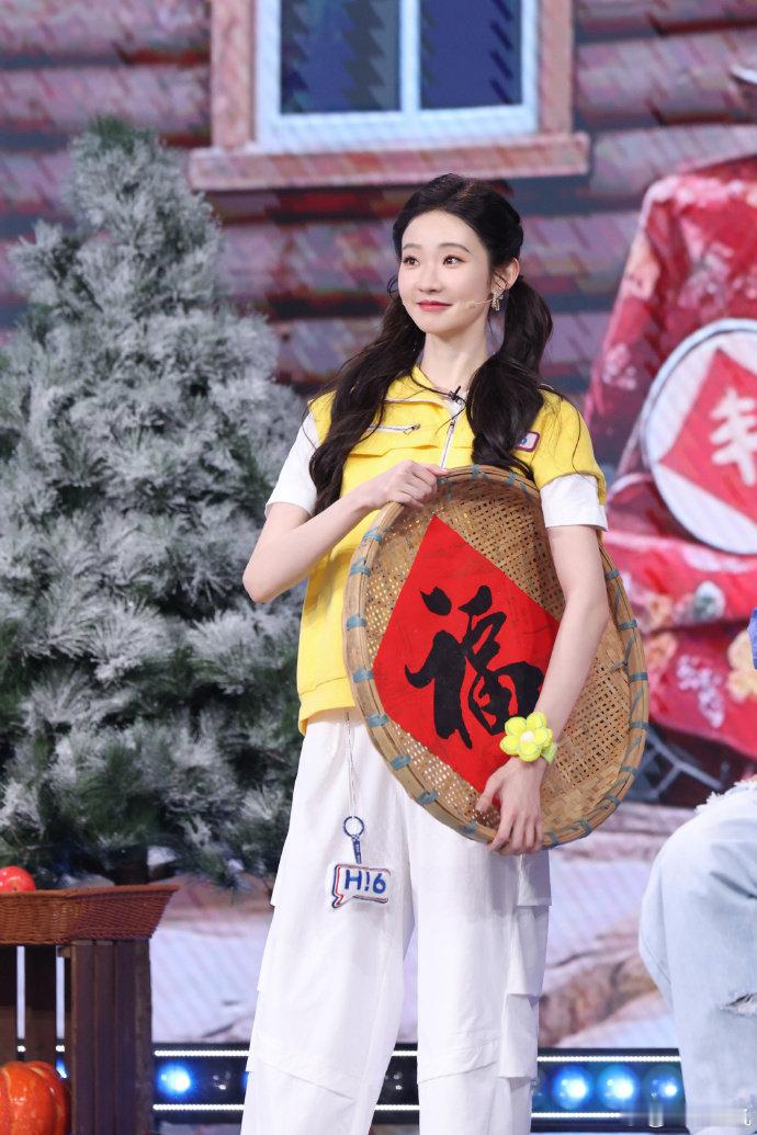 你好星期六张艺凡把游戏玩明白了你好星期六全身紧紧贴合地面，张艺凡这防守堪称无解 