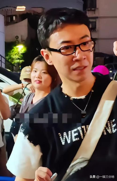 张维伊听劝换造型了，但这狗啃一样的头发，感觉换了个寂寞！

毕竟张维伊本身的长相