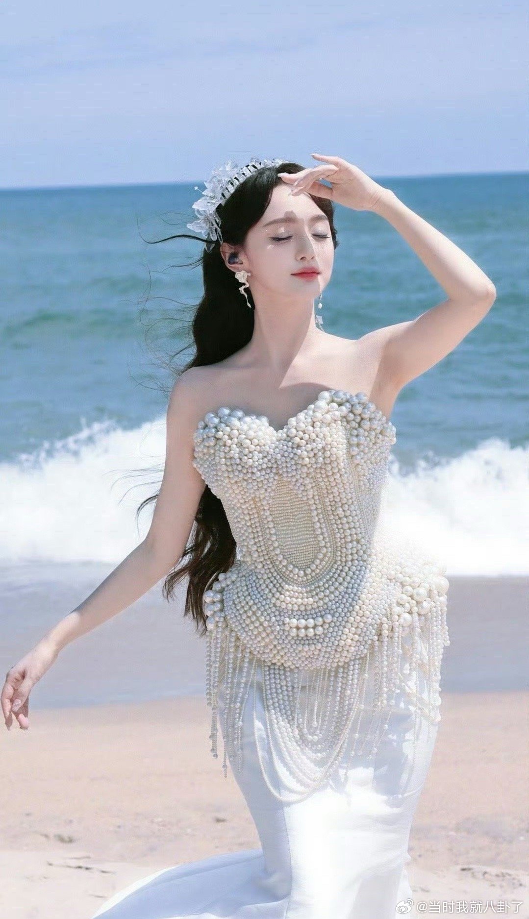 何泓姗满38减20 这谁能看得出来38呀，青春靓丽美少女一位 太美啦！原来满减券