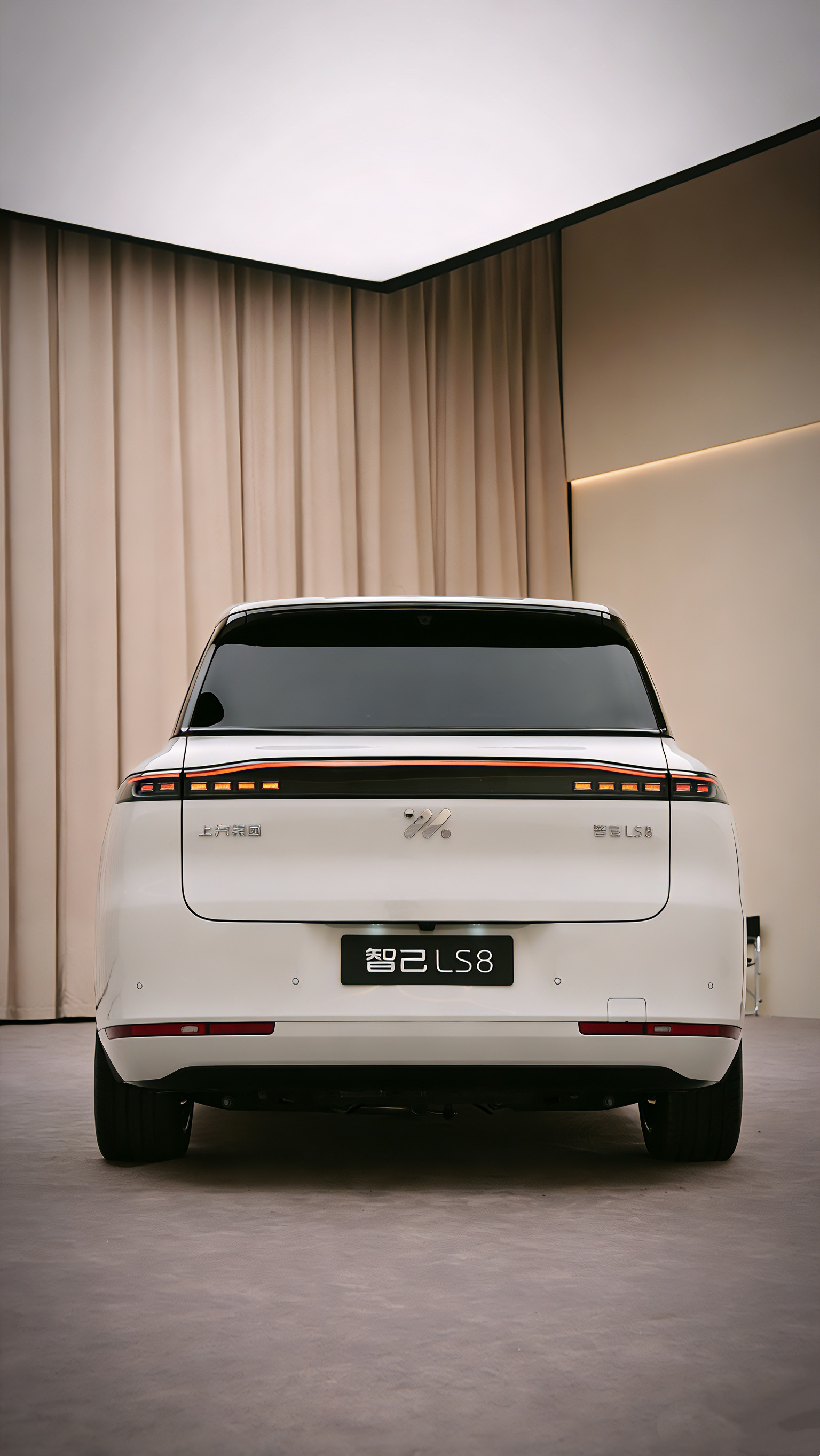 我给智己LS8油漆ai了几个配色，哪个耐看点