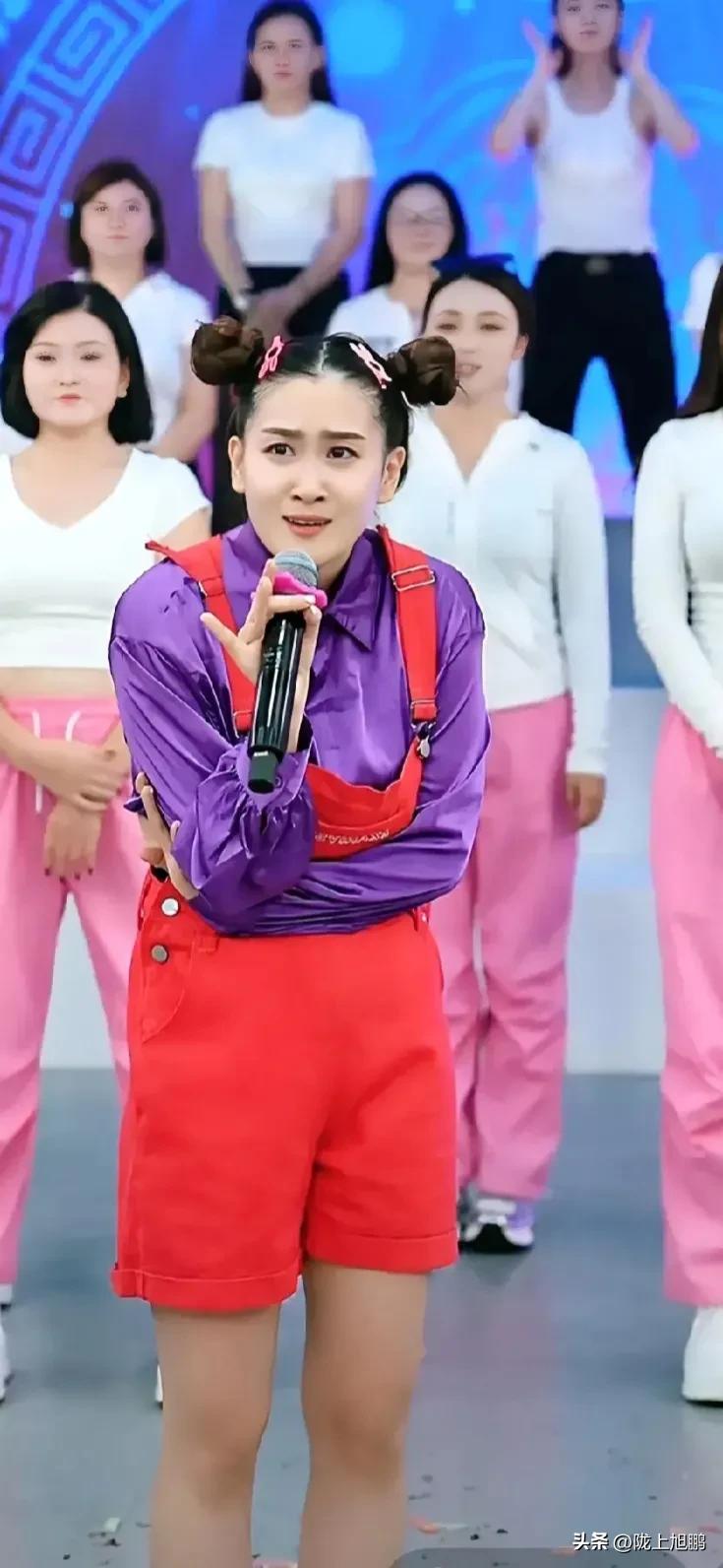 菲妹儿遭遇，说明签约主播的命运掌握在大主播手里
  嫂家最红的主播菲妹儿，直播时
