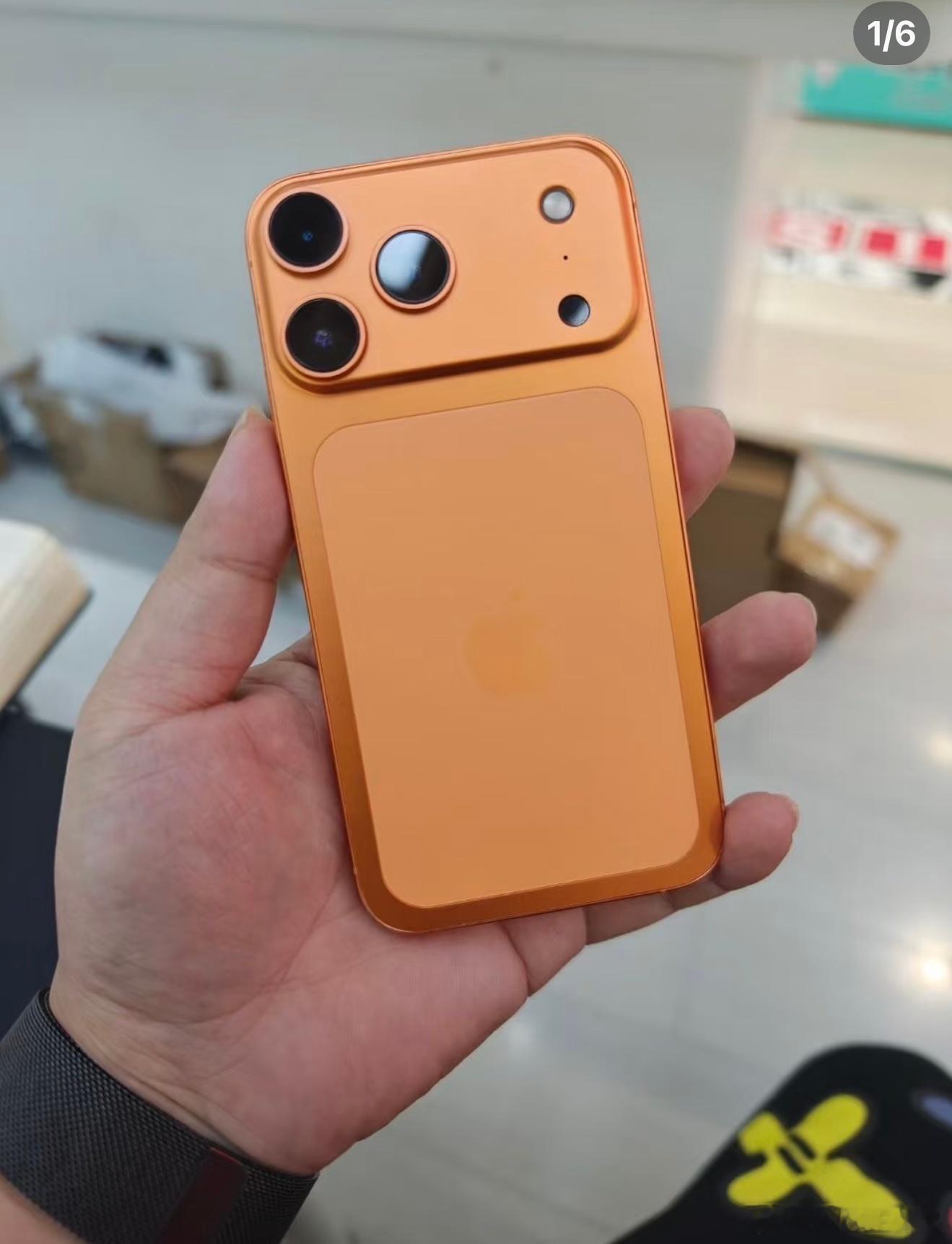 iPhone  Xr 是iPhone的通用模板，因为用它能改出之后的每一款 iP