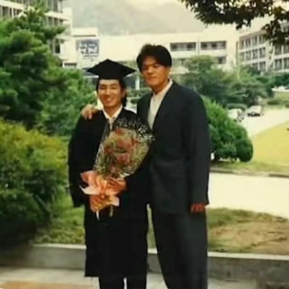 方时赫朴振英毕业照 