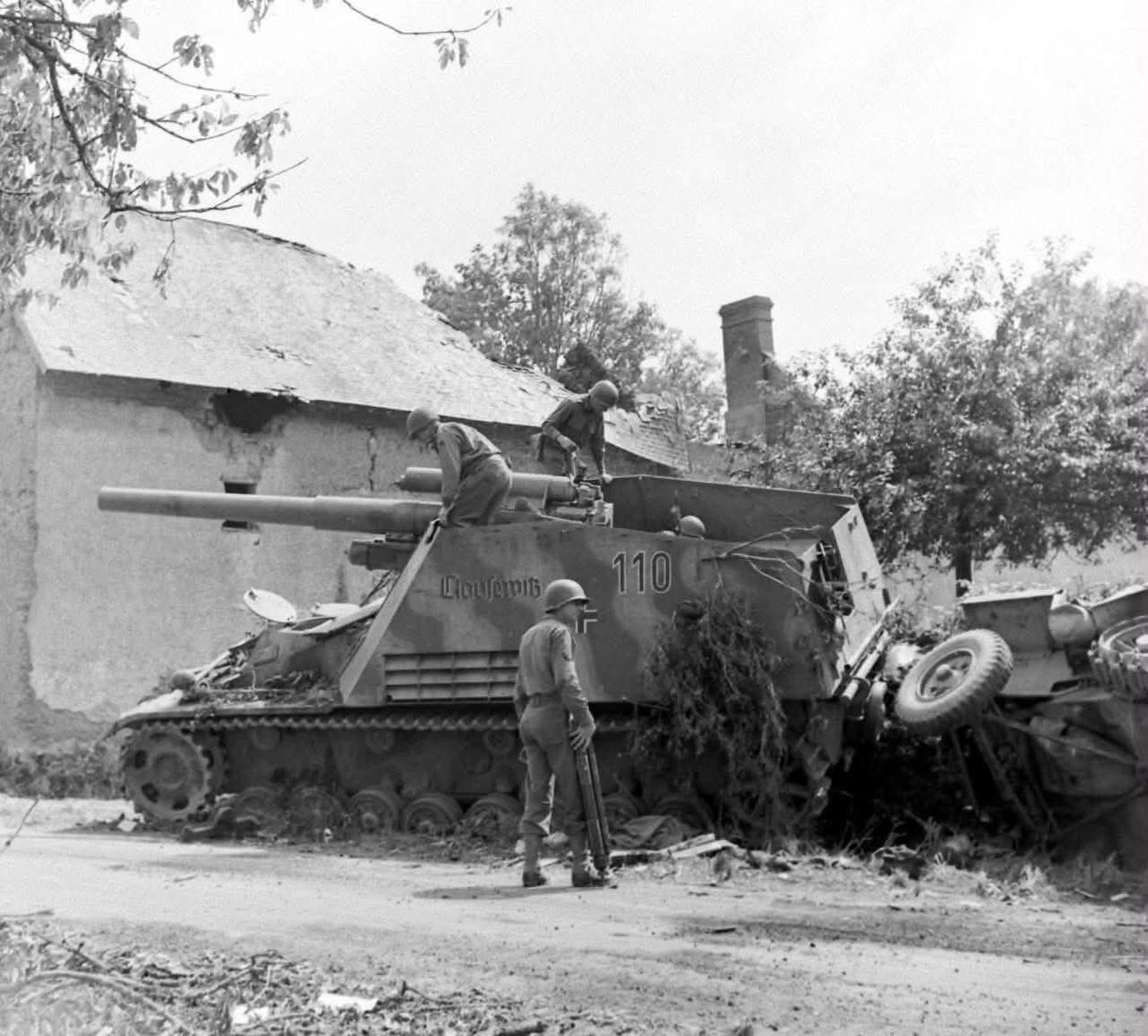 1944年7月，盟军在诺曼底战役“眼镜蛇行动”（Operation Cobra）