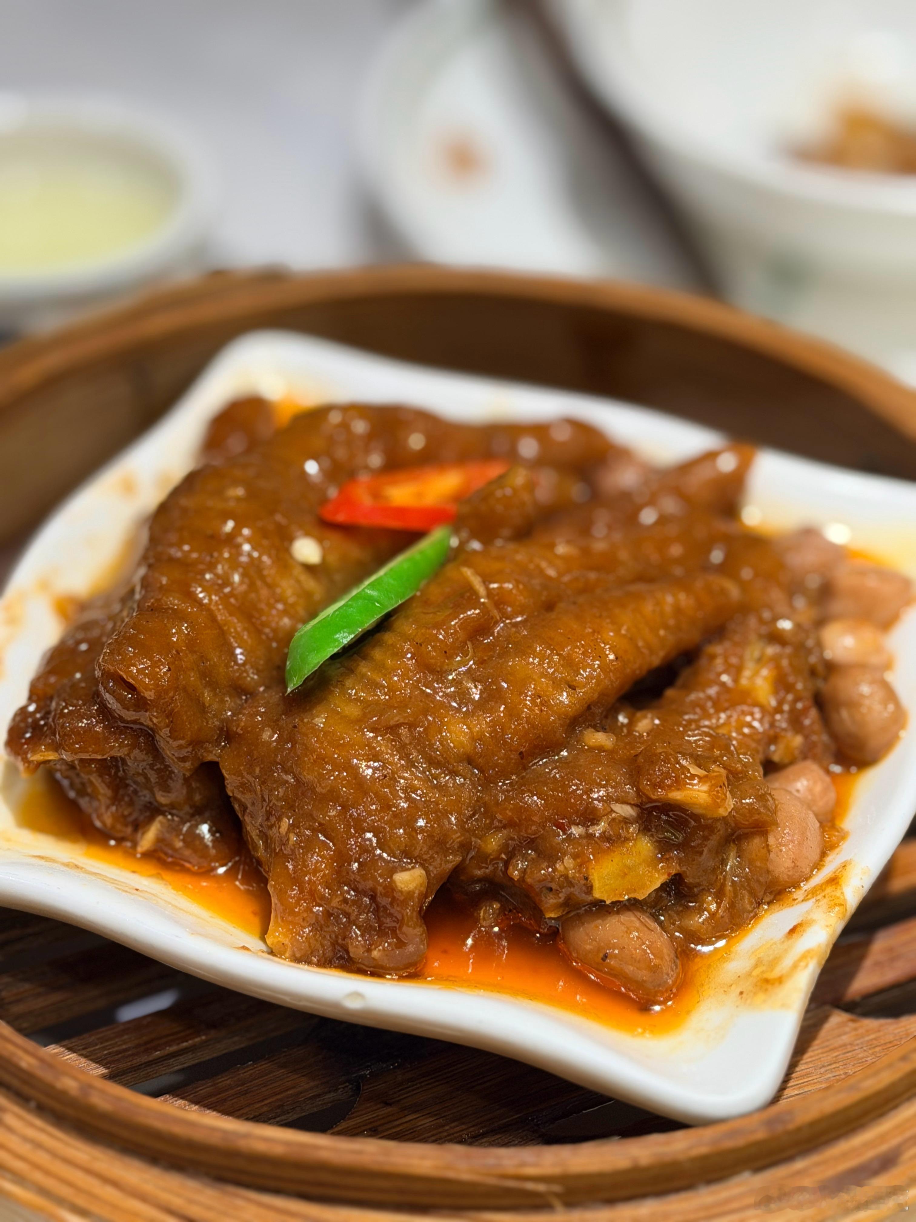蓉楼，感觉不是很配茶，腻到想喝碳酸饮料炒牛河好棒！！！油润润的还有超大片牛肉！！