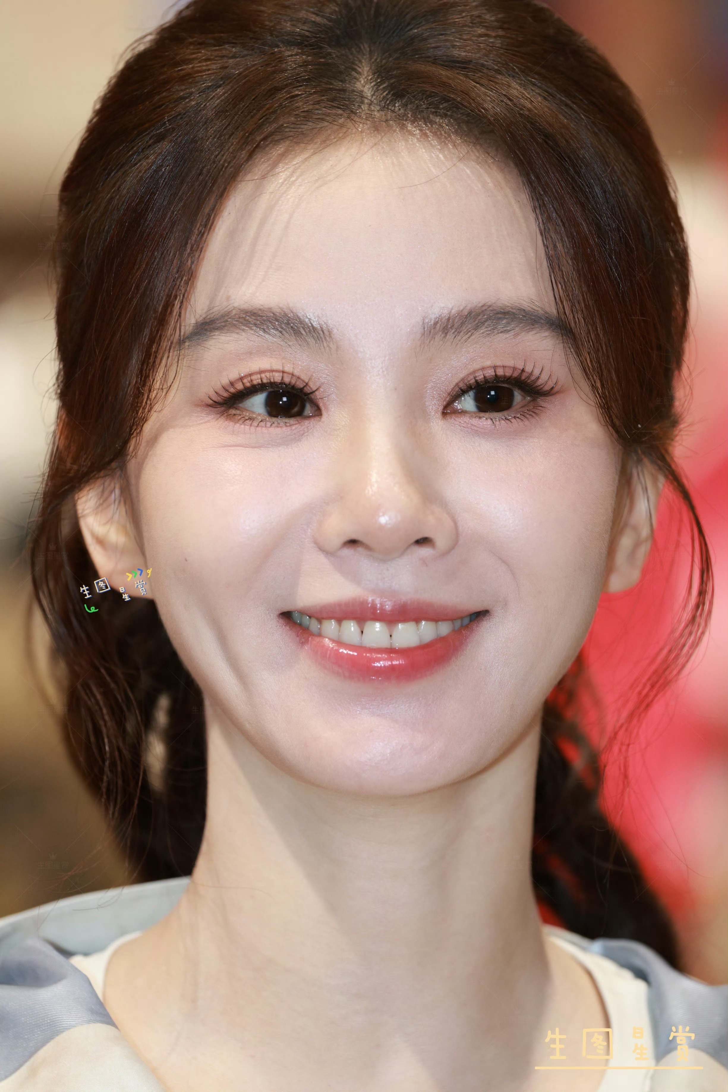 38岁刘诗诗怼脸皮肤状态 刘诗诗深圳活动怼脸生图，38岁皮肤状态很好了，好美啊！