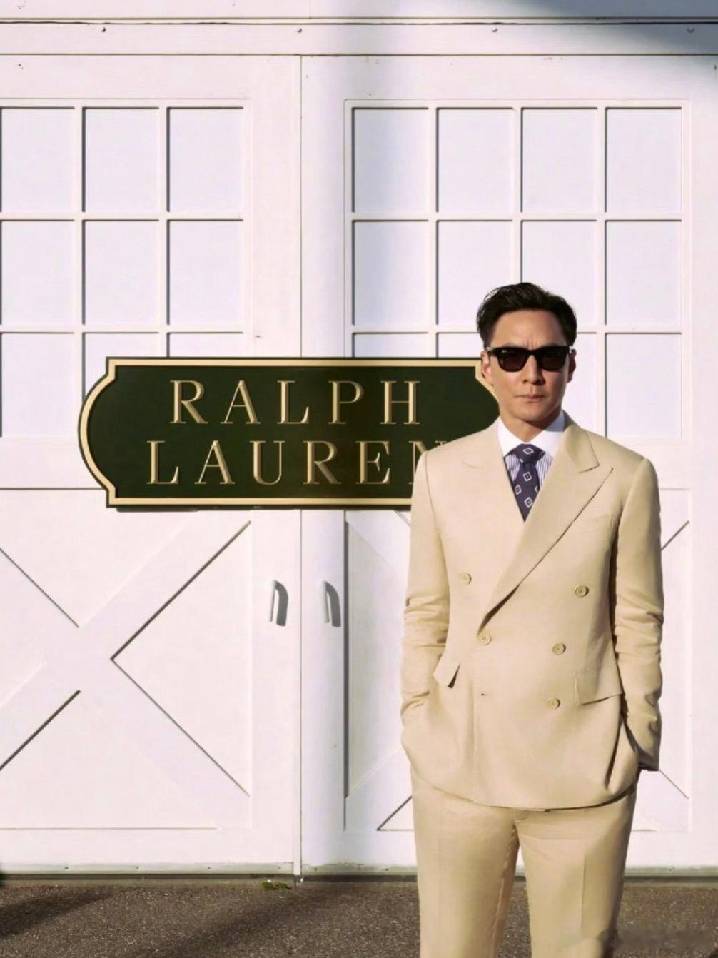 我是不会放弃去阿勒泰的 吴彦祖真的好多能啊！不仅会演戏，会教英语，这会又来设计秀