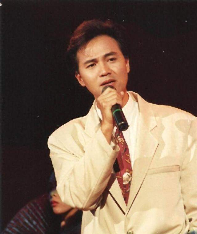 温哥华公园偶遇童安格昔日天王引周华健崇拜今何在