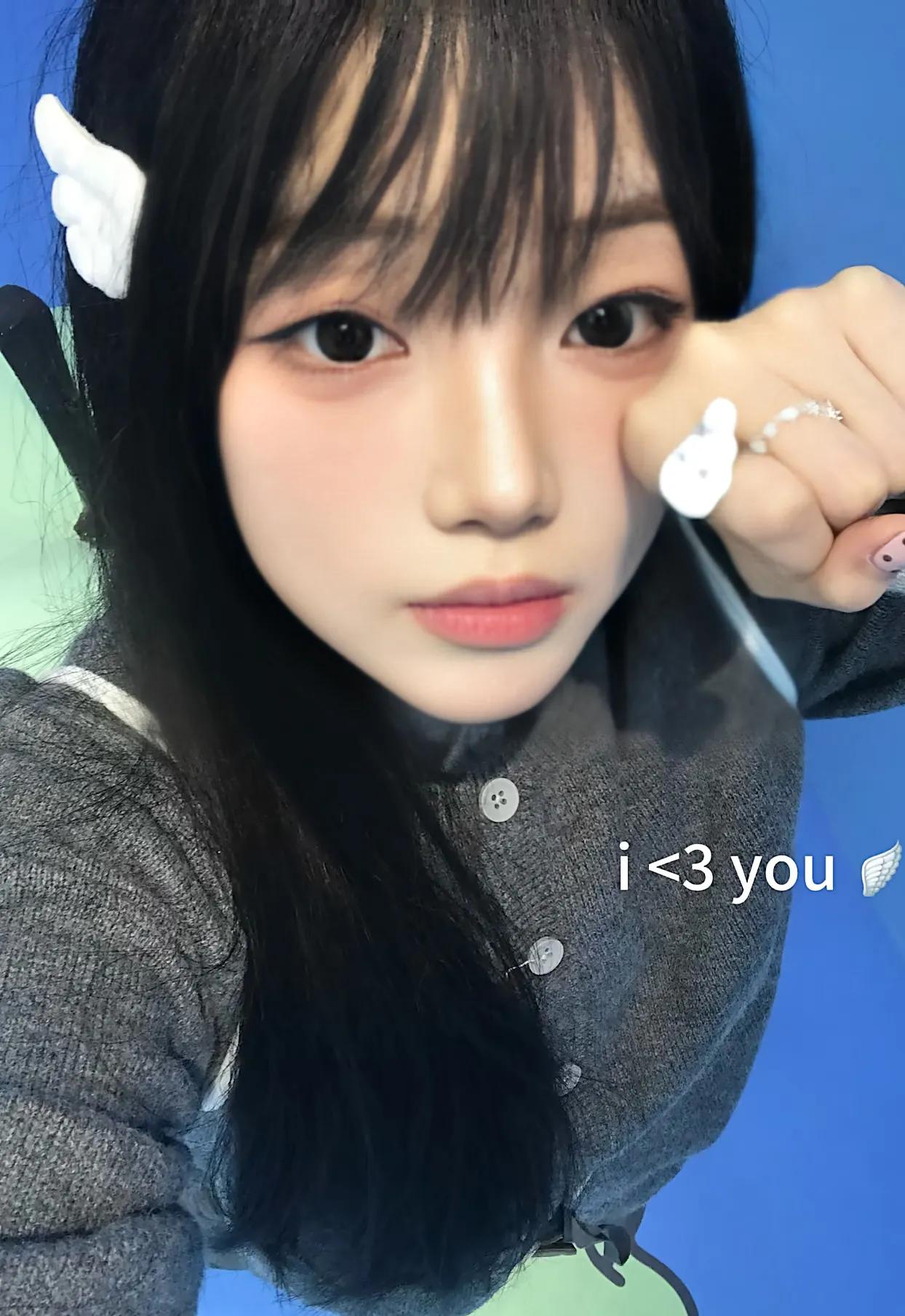 肯定不能嫁，没有任何女人因为嫁给爱情幸福的，这不是女人现实而是社会现实，这个就不