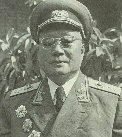 1940年代，一次战前会议中途休息，刘伯承跟身边几个干部闲聊，突然冒出一句：“要