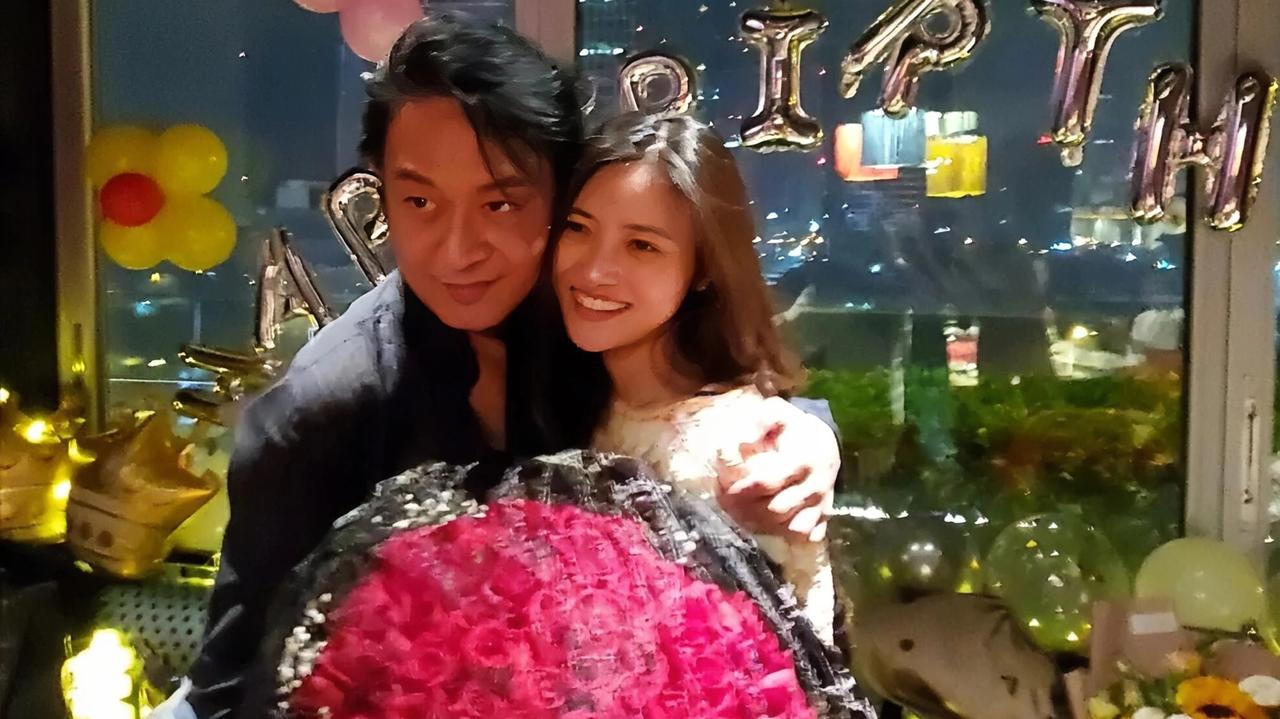 马景涛的现任女友近日公开为这位64岁的演员发声，间接回应了吴佳尼的言论，引发了不