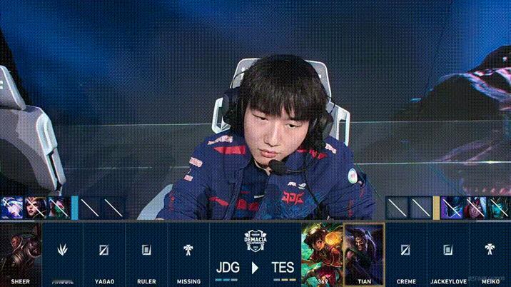 哈哈哈哈这个图[捂脸]
JKL：这把给我德莱文，你看哥们干不干你就完事儿了！
M