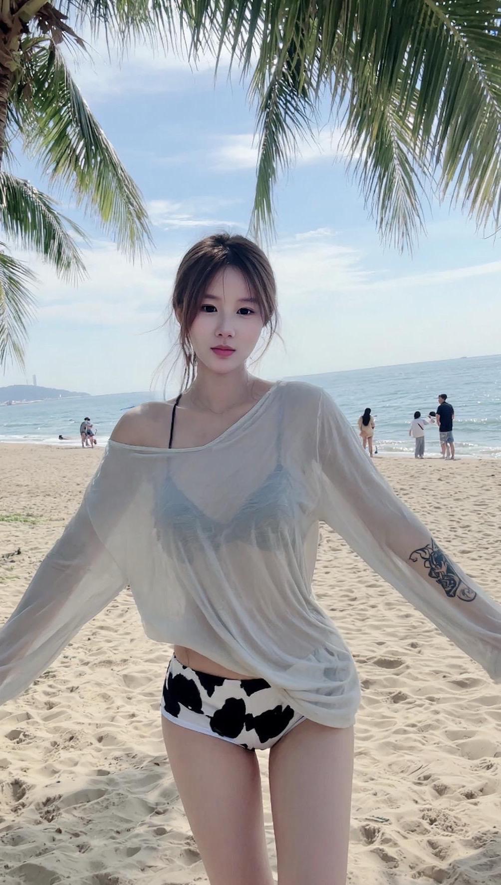 海边拍照 比基尼泳装