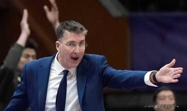 新疆换帅有目标了！瞄准格兰教练，上赛季执教北控打的不错



新疆男篮这边，刘炜