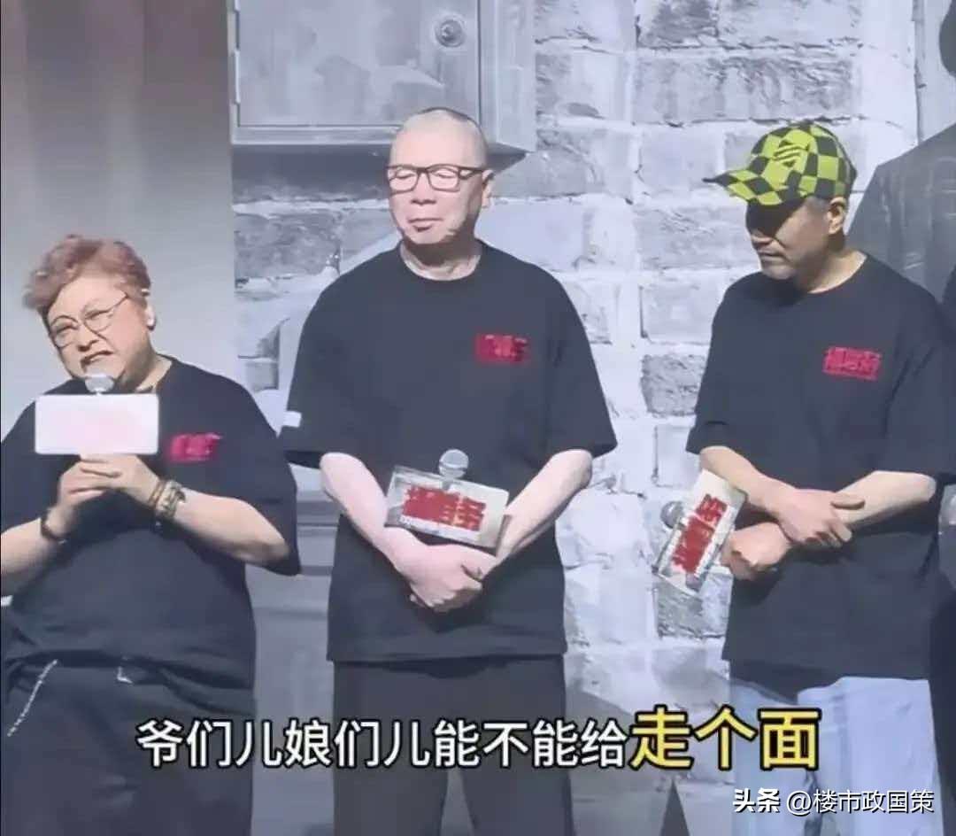 网上看到一张海报，如果不是P的，那
里面有两个常识错误，
一是飞夺卢沟桥？？
二
