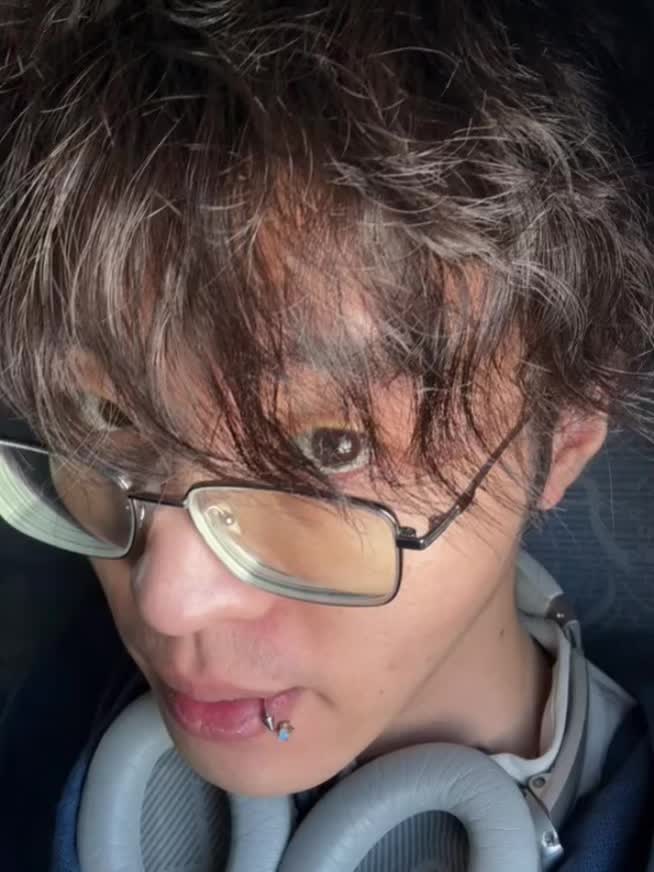 淡颜男生尝试过亚裔混血妆之后… 感觉英语四六级根根本不是事儿!从此风格大变!