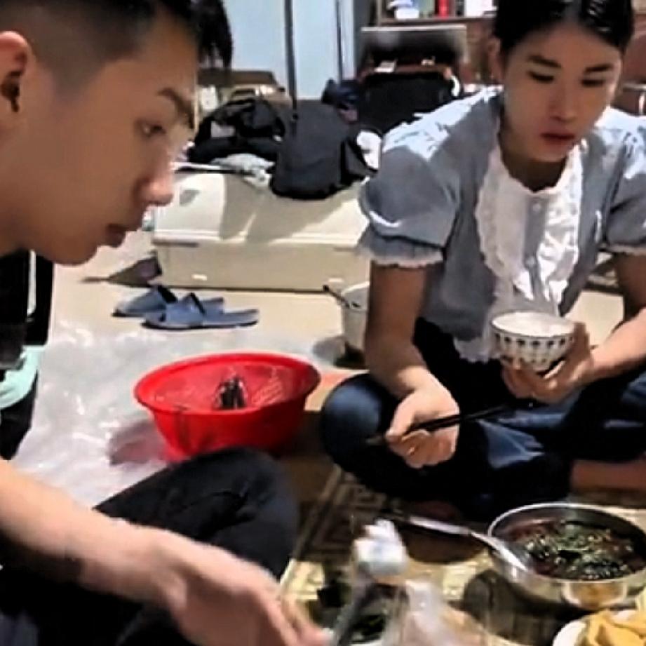 这一次品牌方来到云南小松工地做直播卖货，距离上一次有一个月的时间，小松说这一次不