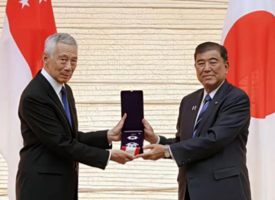 中国以后不会再待见李显龙了。很多人还以为，这只是一次“正常”的外交活动。错了！真