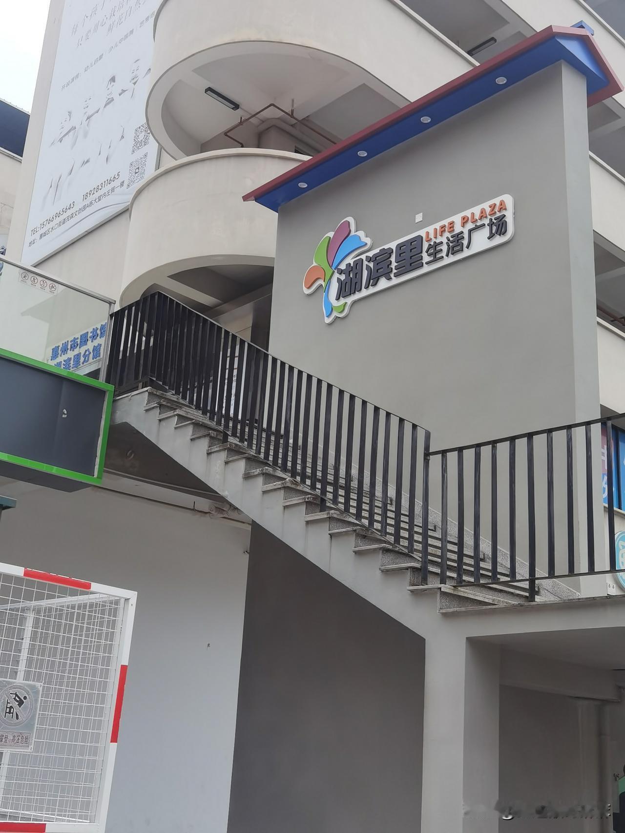 现在还有多少人会走进图书馆看书呢？🤔

无意间发现在工业区和菜市场之间藏着一家